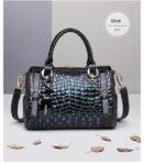 ELEGANT AND FUNCTIONAL TOTE FOR WOMEN